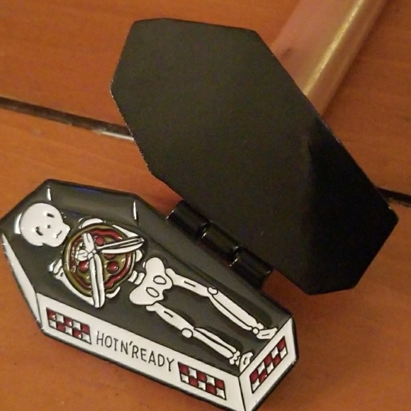 Rest in Pizza Hot n Ready lapel pin - Picture 2 of 3